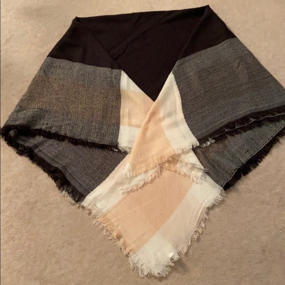 Scarf / Wrap - Picture 2 of 3